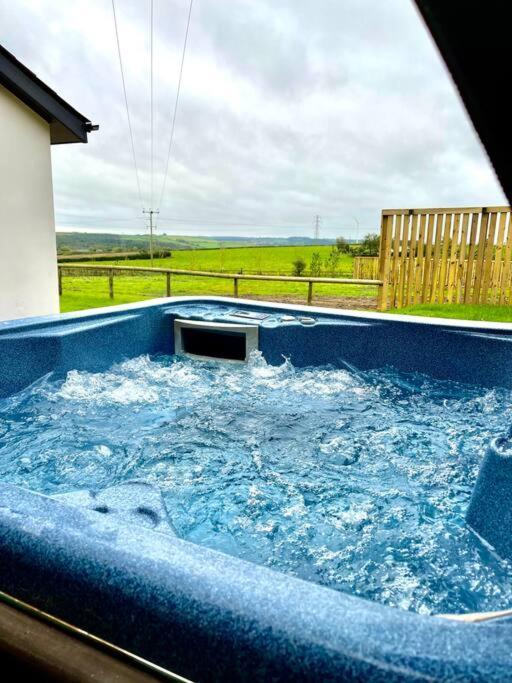 New! Country Boutique Escape . Hot Tub Villa Weare Giffard Exterior photo